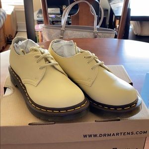 1461 Virginia Pastel yellow Dr. Martens